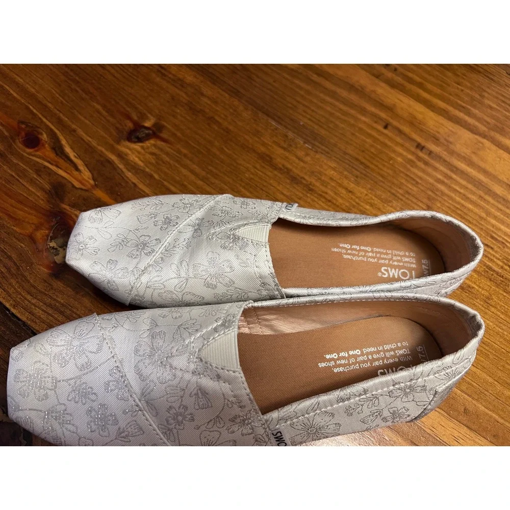 Toms these silver